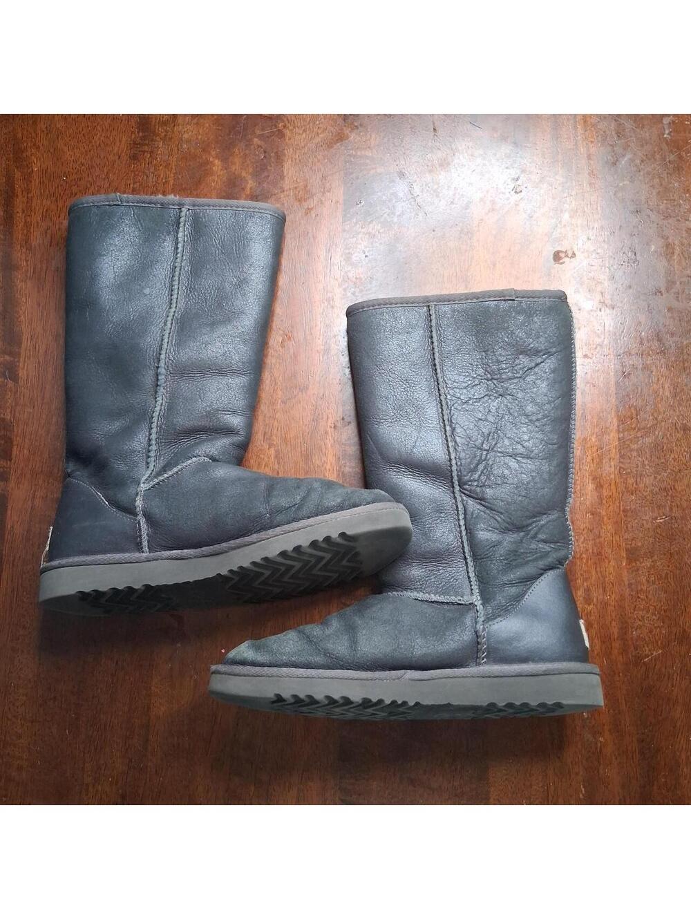 UGG Women's Black and Grey Boot